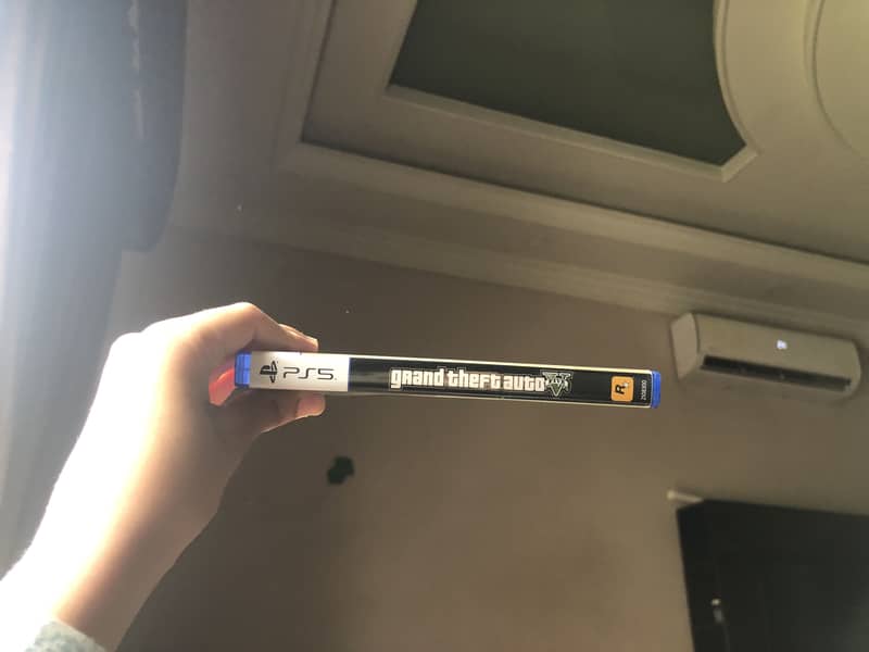 PS5 GTA 5 CD with no scratch and fully working 2
