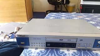 Supra VCD-S2218, which is a Video Compact Disc (VCD) player.