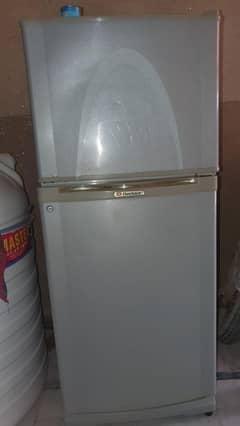 dawlance fridge medium size urgent