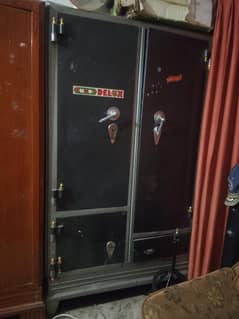 Wardrobe/Almari