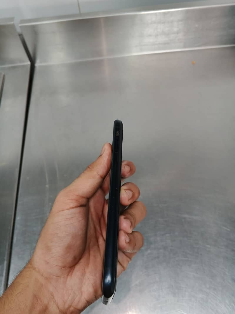 Battey health service 78 JV Phone and version 18.3. 1 and memory 64 2