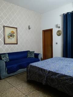 10 marla house with basement having 5 bedrooms for sale