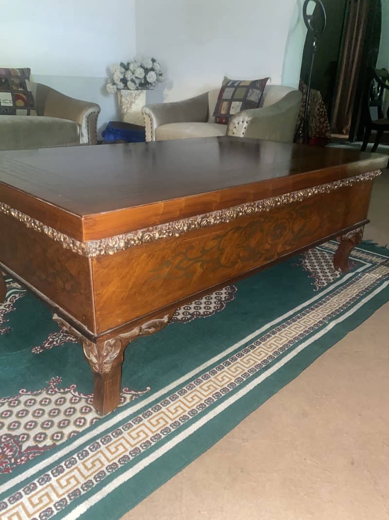 Center table in a very good condition 0