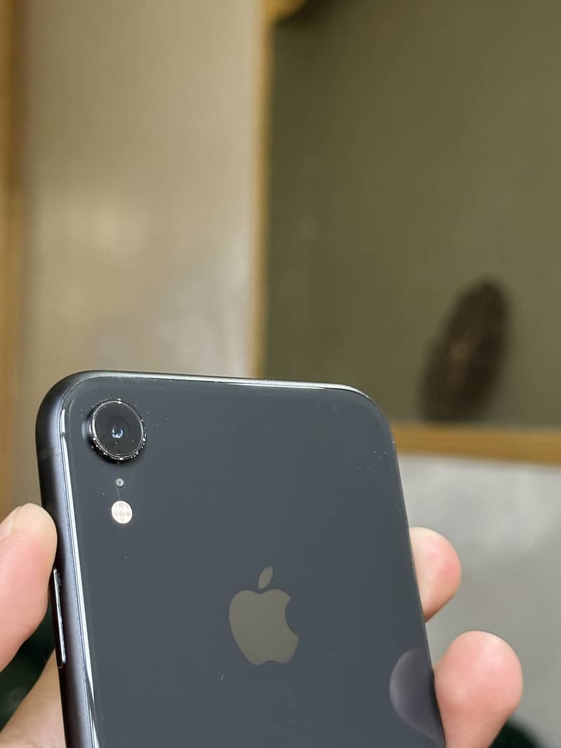 IPHONE XR (SIM WORKING) 1