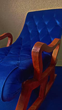 Elegant Wooden Rocking Chair 10/10