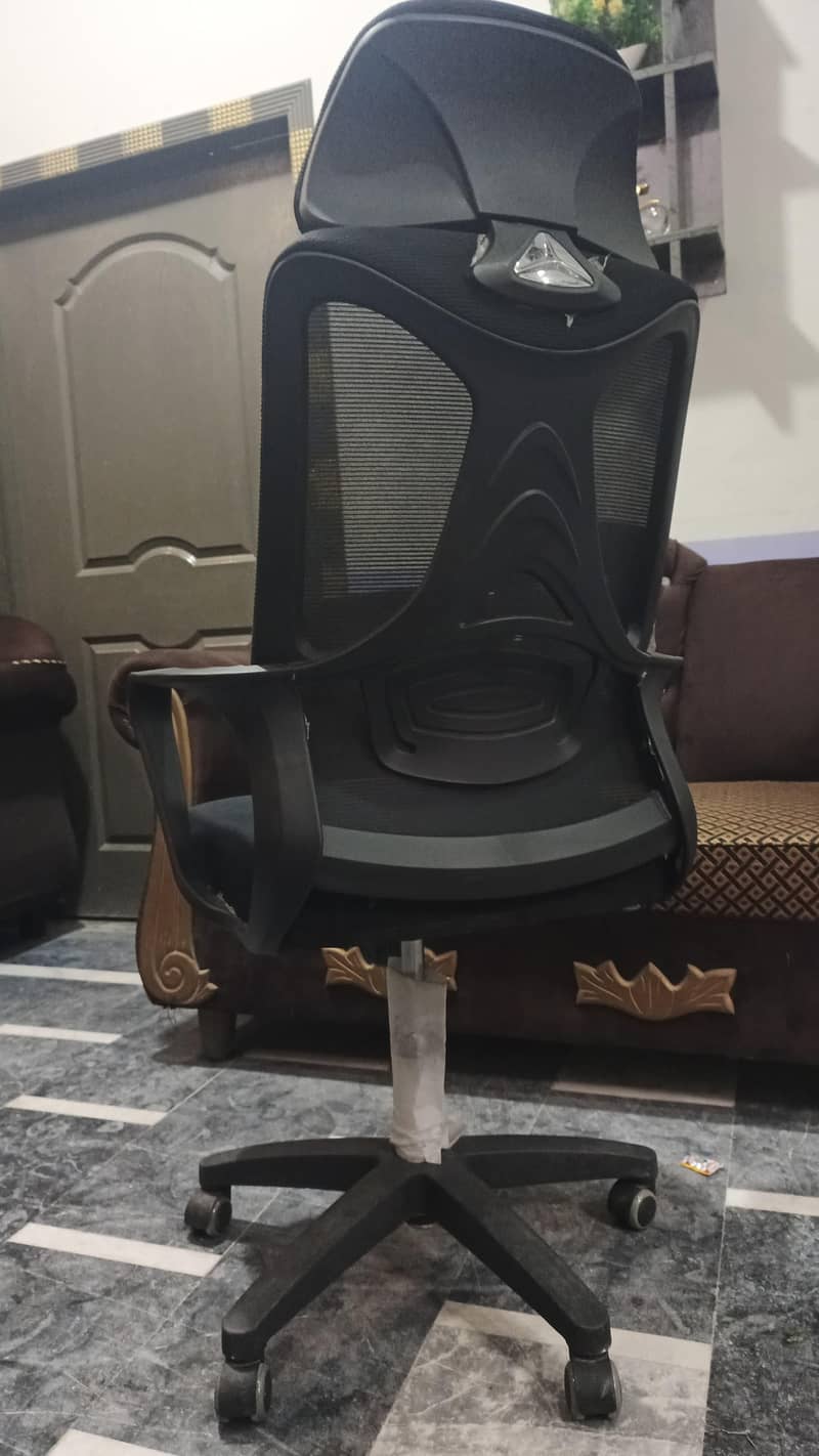 Adjustablechair only 1 month use just like new . 0