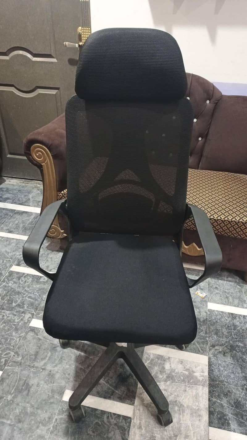 Adjustablechair only 1 month use just like new . 2