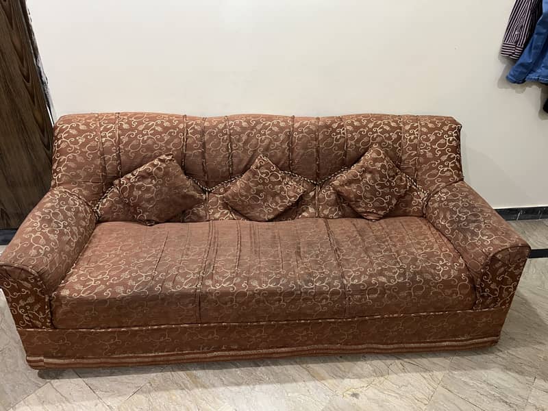 7 Seaters Sofa Set in well maintained condition 0