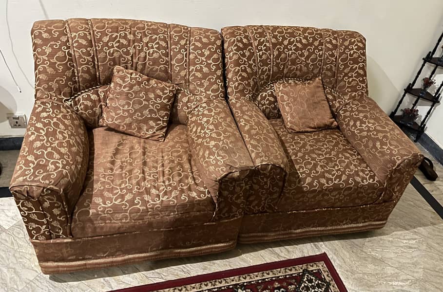 7 Seaters Sofa Set in well maintained condition 2