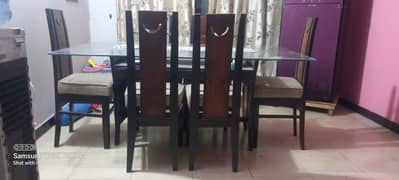 Dining table for sale  Condition 9/10