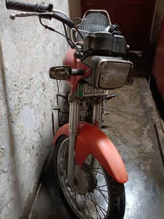 Yamaha Junoon 100 CC Red Color