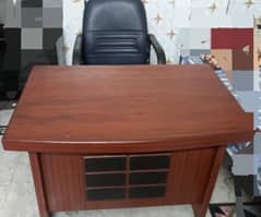 only 1 month Use table n Chair 4 Sale  Urgent