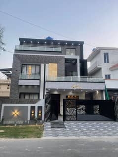 10 Marla Modern House For Sale