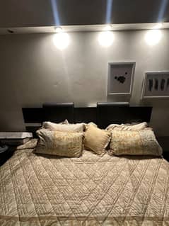 Low profile bed
