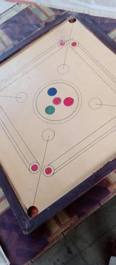 Carrom board