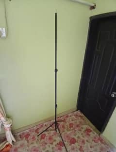 Mobile Tripod stand