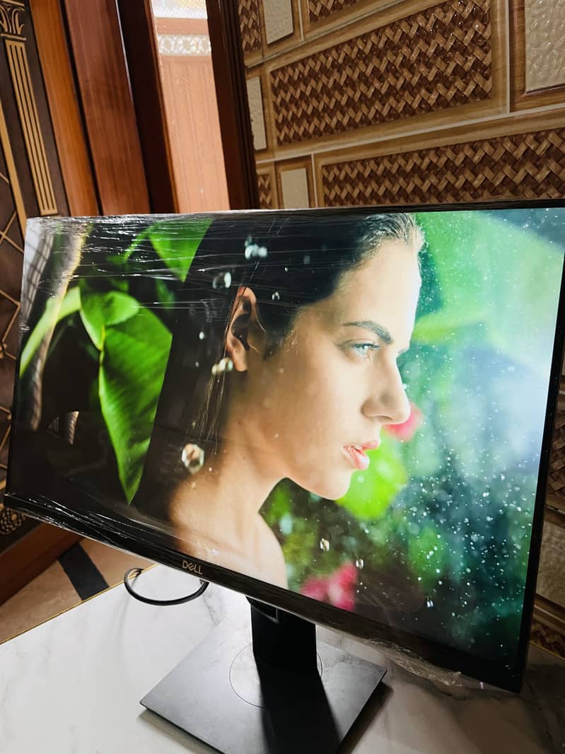 Dell 24 inch border less monitor with IPs display in fresh condition 4