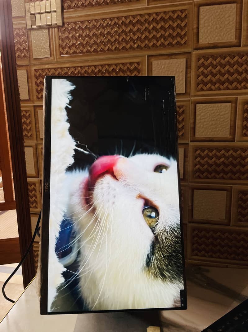 Dell 24 inch border less monitor with IPs display in fresh condition 5