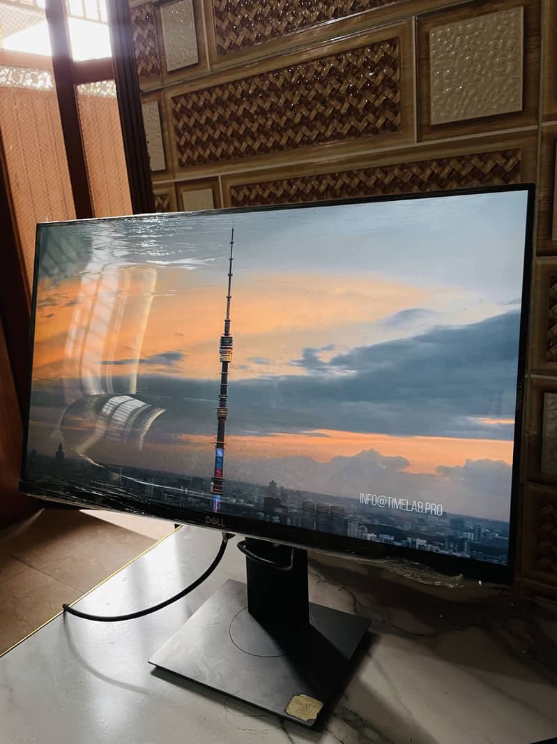 Dell 24 inch border less monitor with IPs display in fresh condition 7
