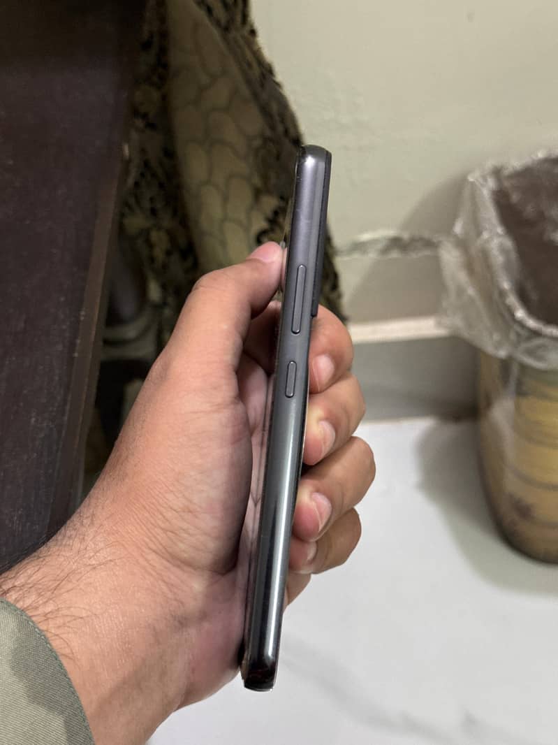 S22 non pta 8 256 UK model dual physical with box lekin Sim time khtam 3
