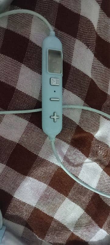 VMEX M32 Neckband with LCD Display & Memory Card Slot – Bluetooth 5.3 3