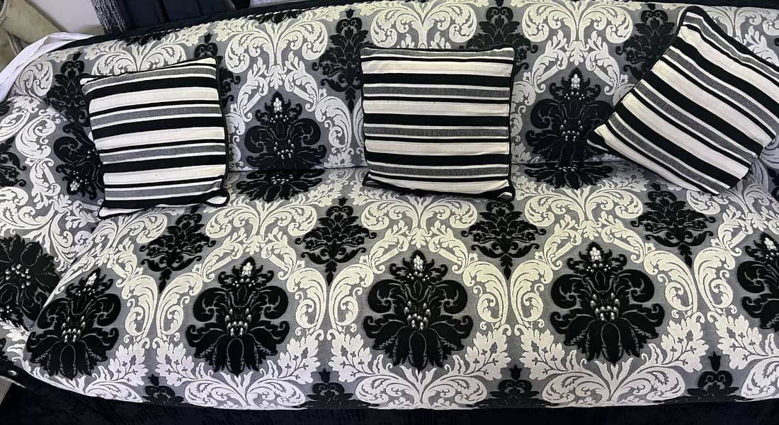 Sofa set with table 0