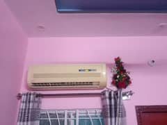 gree AC 1.5 ton very best condition heat and cool
