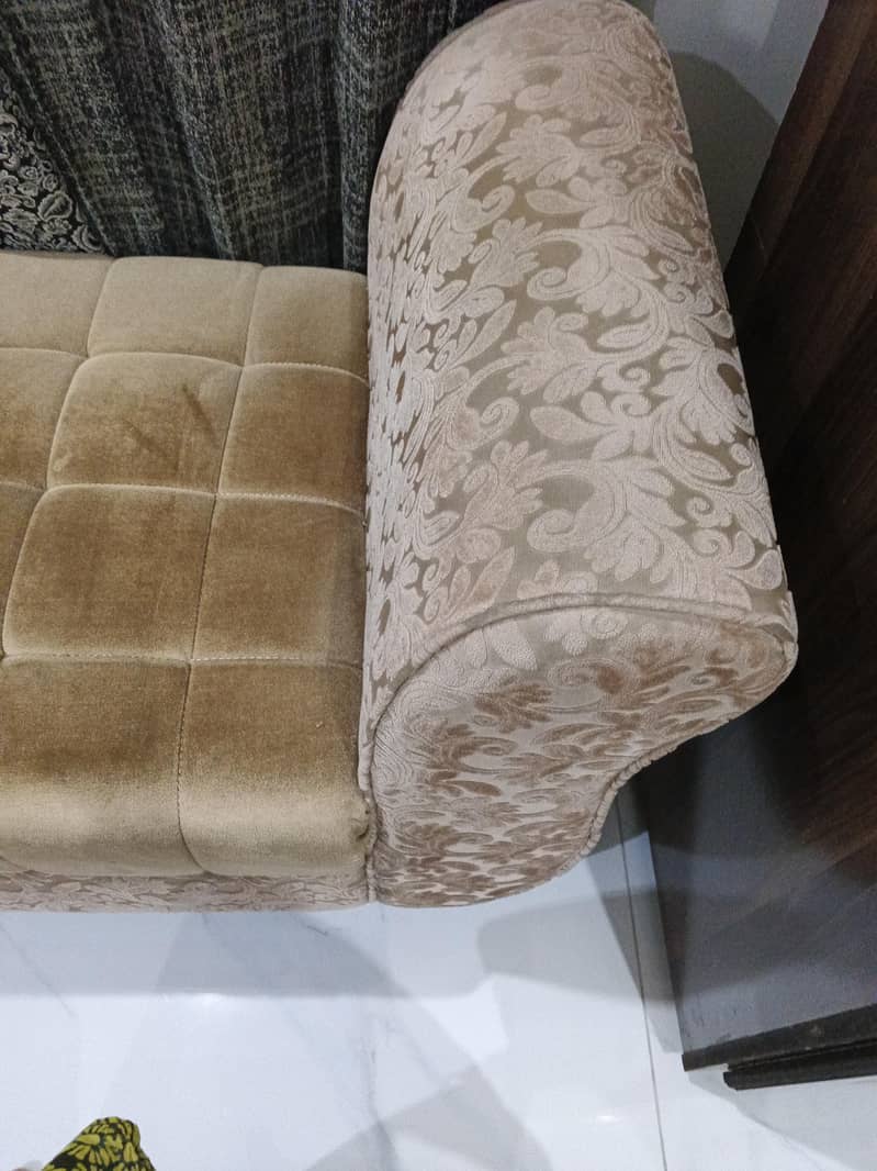 Good condition sofa neat and clean 9/10 condition 3