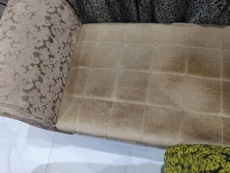 Good condition sofa neat and clean 9/10 condition 4