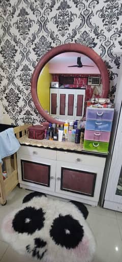 new condition almari 4 set alsani sheet. .  makeup set 03111288426