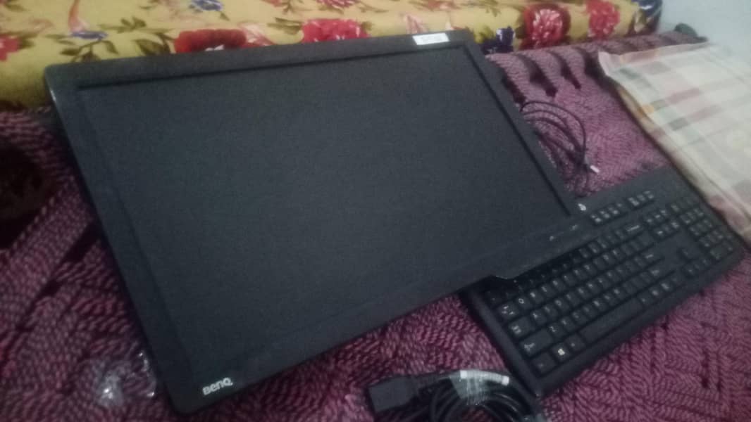 HP Computer with All Asseries 1