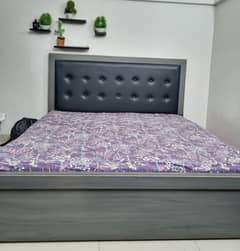 Stylish bed Set with 2 Side Tables & Cupboard – For Sale!