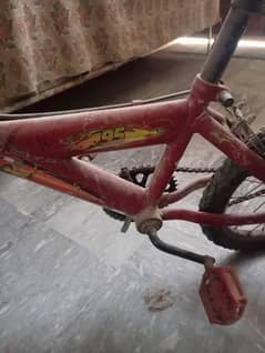 16 no cycle good condition easy dasty hoie hai lekin safa halta min ha