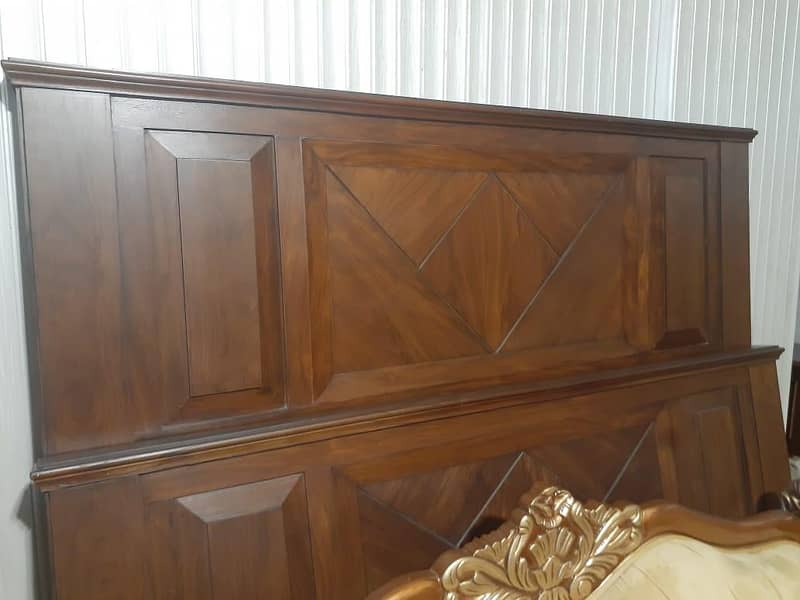 Brand new king size double bed with two side tables and dressing 0