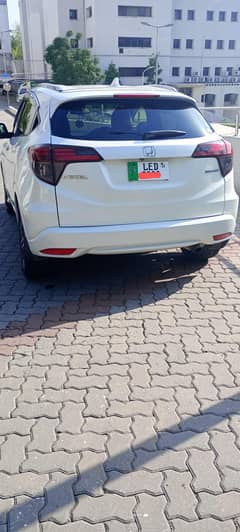 Honda Vezel Z Sensing top of the line variant 2015
