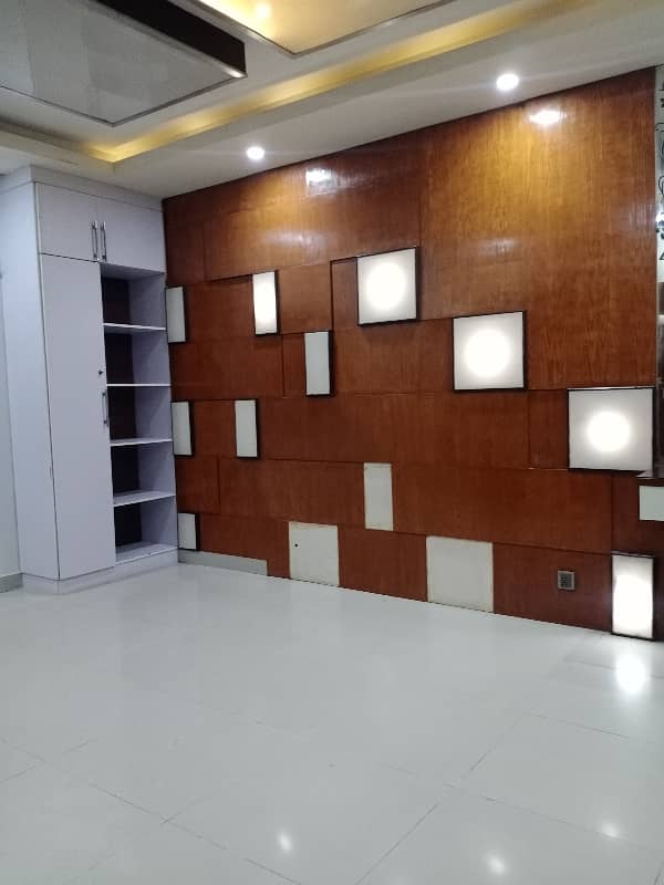 Saima Square One 16