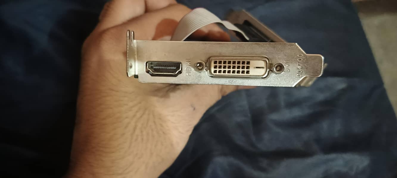 GT 710 Graphics card    exchange possible with monitor 2