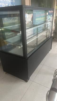 Cakes Display Counter in Good condition