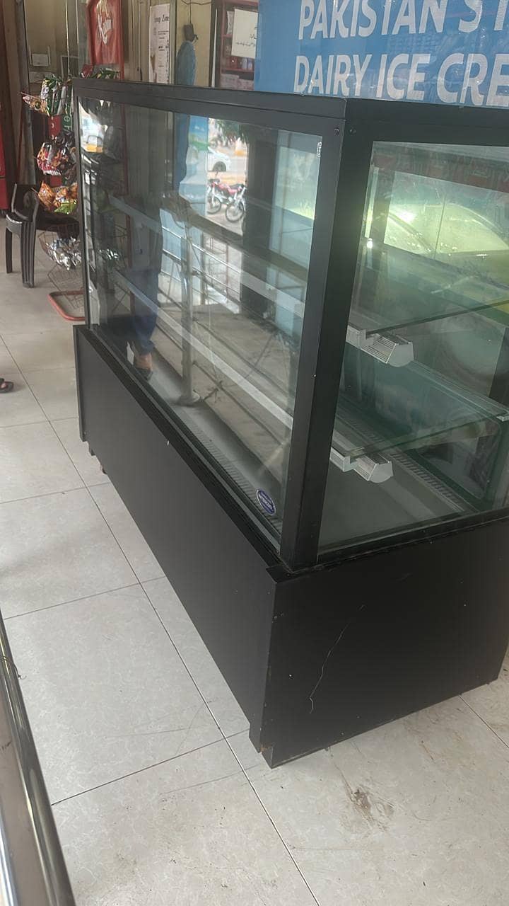 Cakes Display Counter in Good condition 2