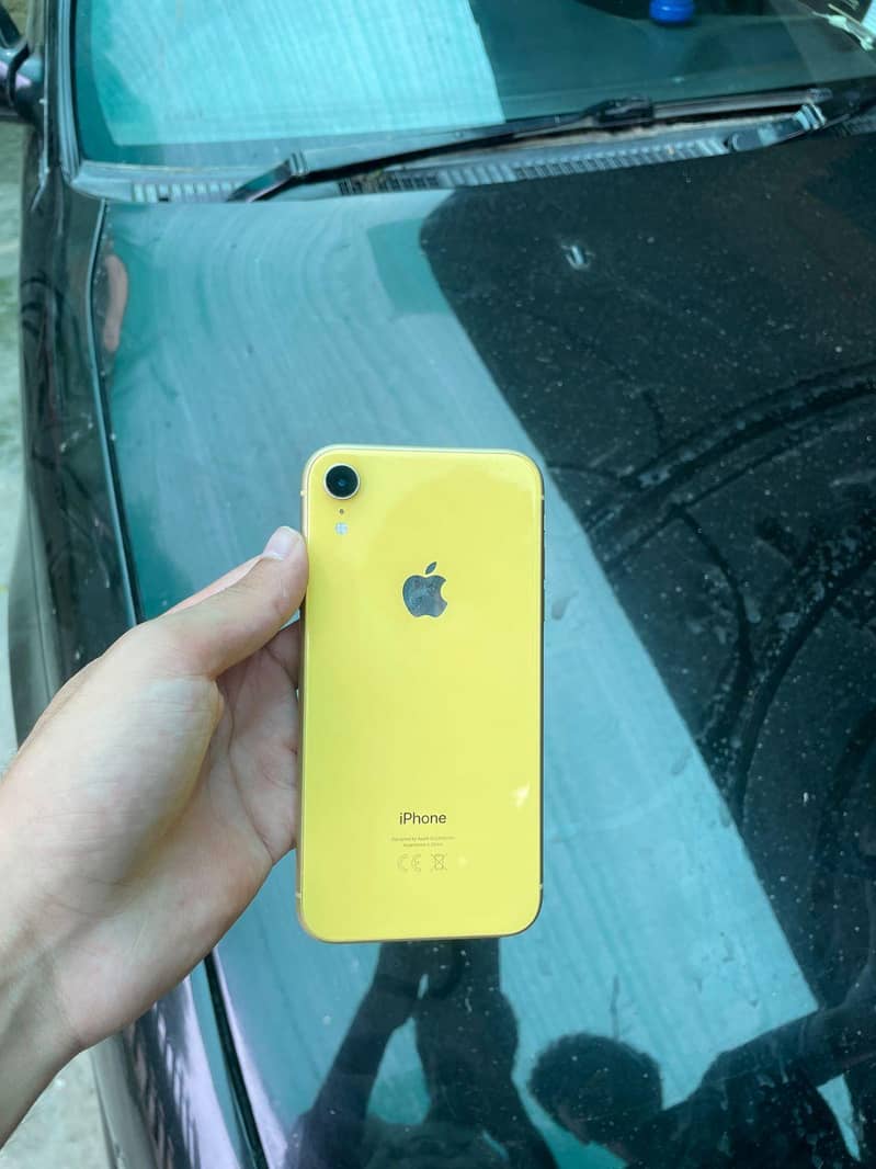 iphone xr 64Gb Scom sim working 0