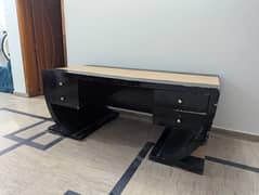 Heavy weight office table