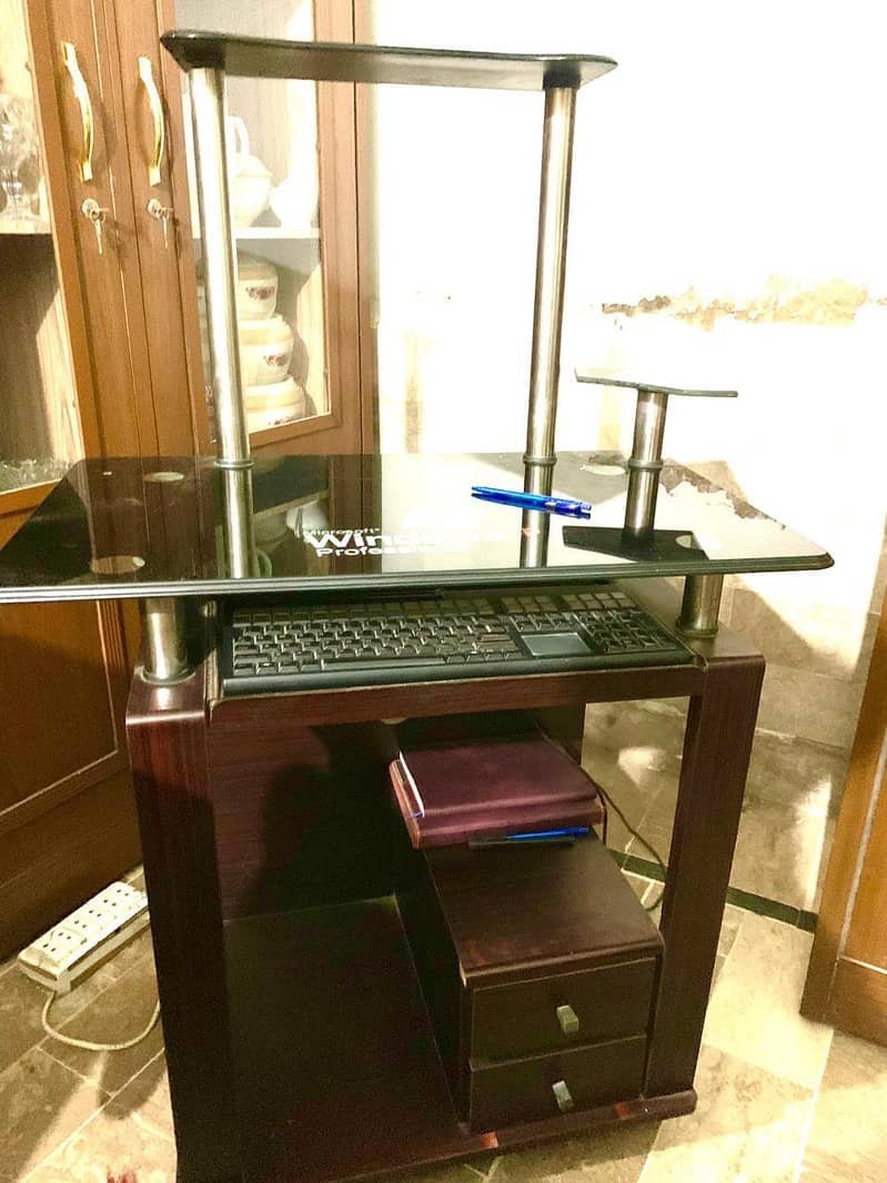 Computer Table 0