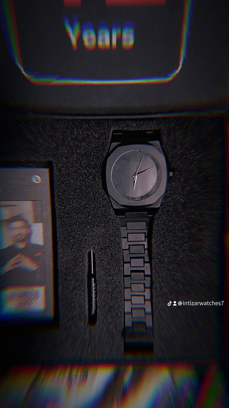 black   aura watch ⌚ 1