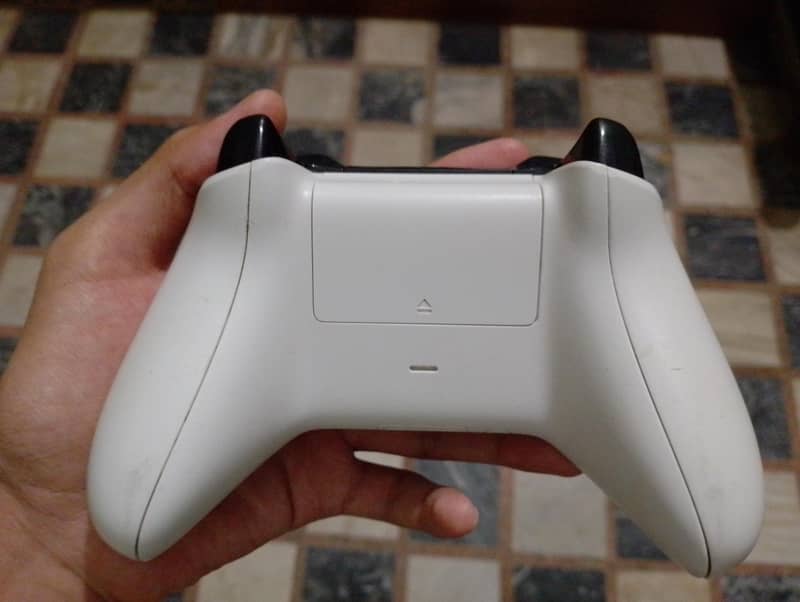 Xbox one  controller. Like new controller. 3