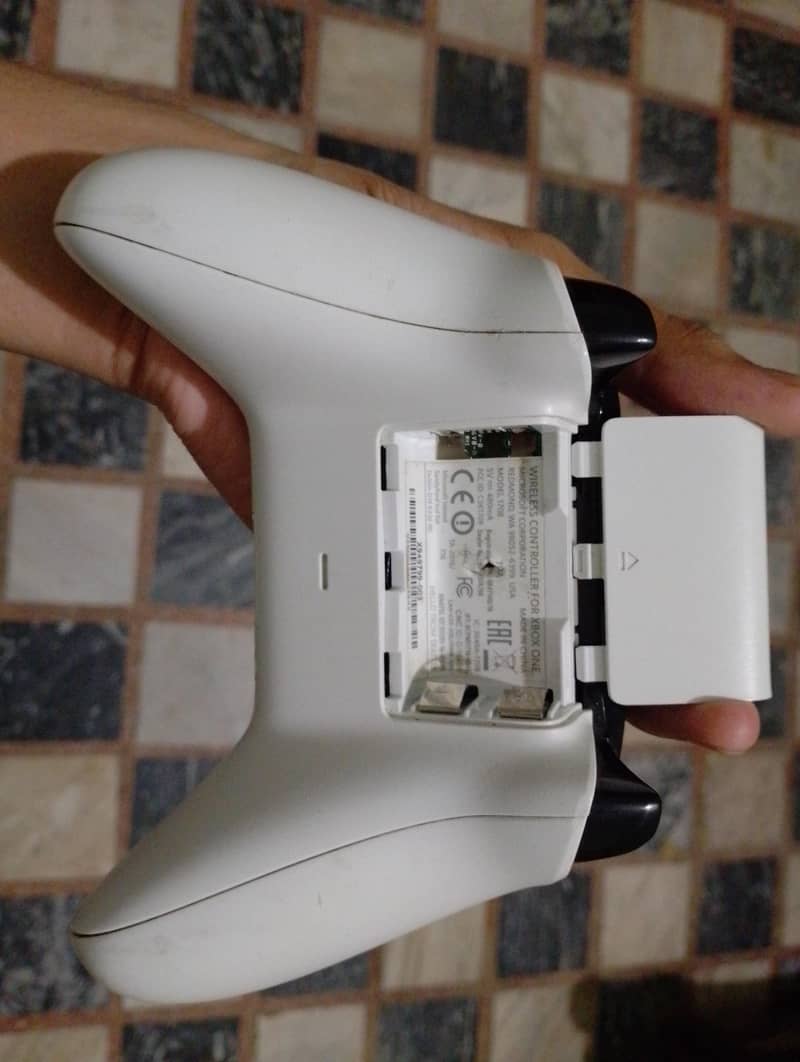 Xbox one  controller. Like new controller. 5