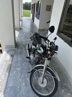 Honda 125 CG black just like new