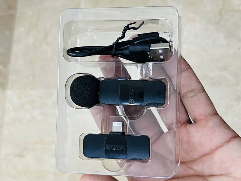 Boya BY V1 Professional microphone for vlogging and content making 1