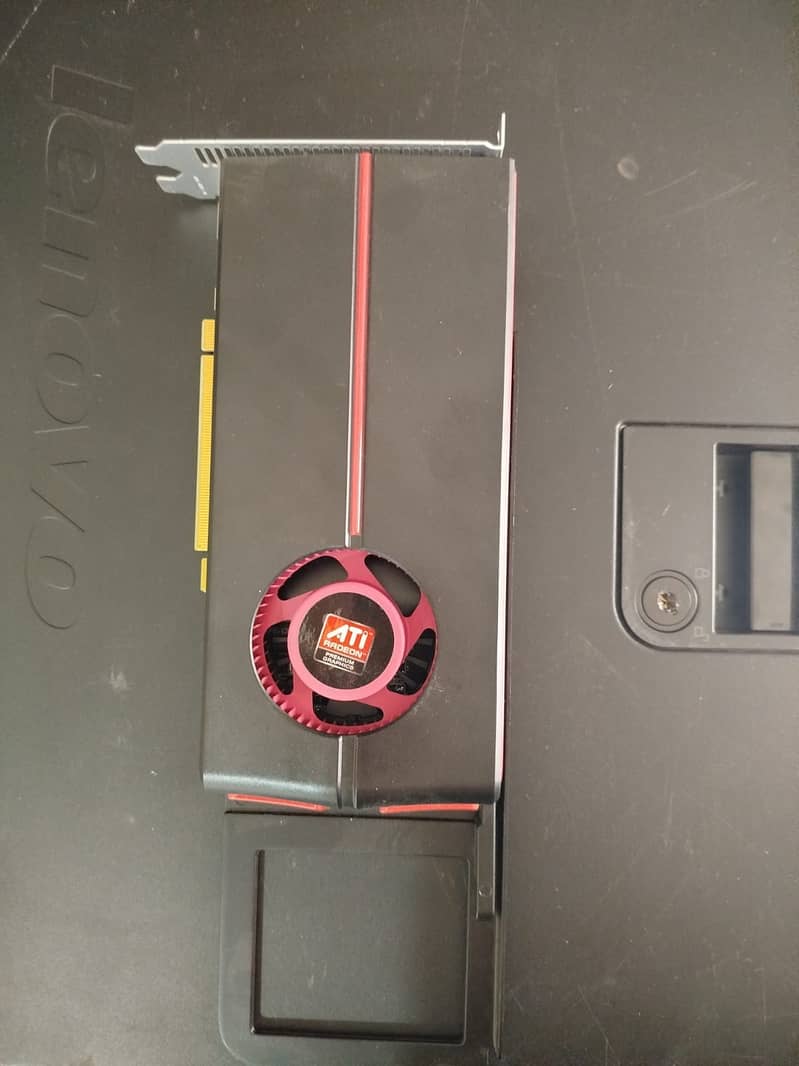 HD 5770 (AMD) / 1GB / DDR5/ 128Bit 0
