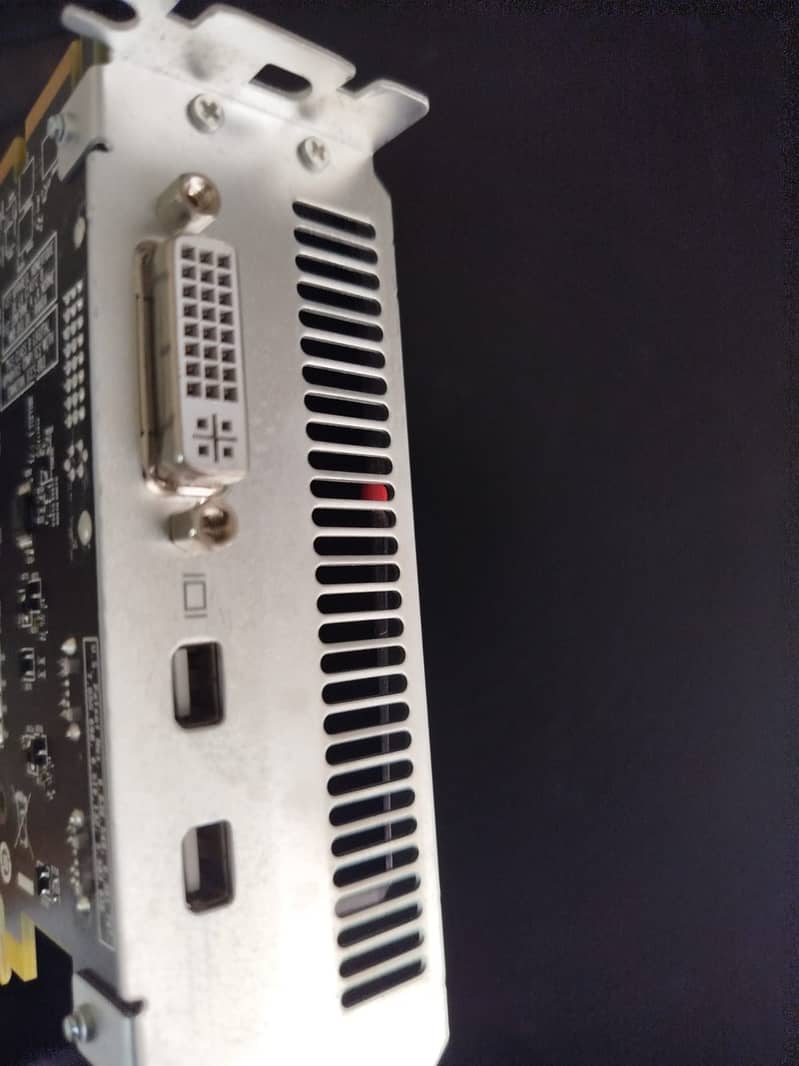 HD 5770 (AMD) / 1GB / DDR5/ 128Bit 2