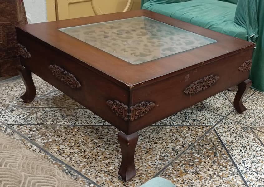 Set of 3 tables – center and side tables for sofa. 2